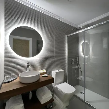 מלון Dos Penas 2*