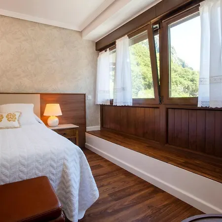Dos Penas Hotel 2*
