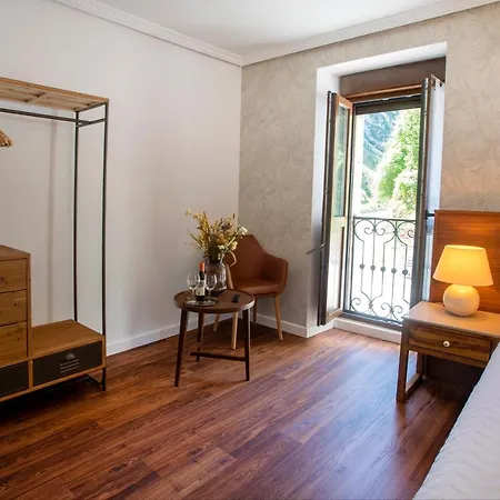 Hotel Dos Penas